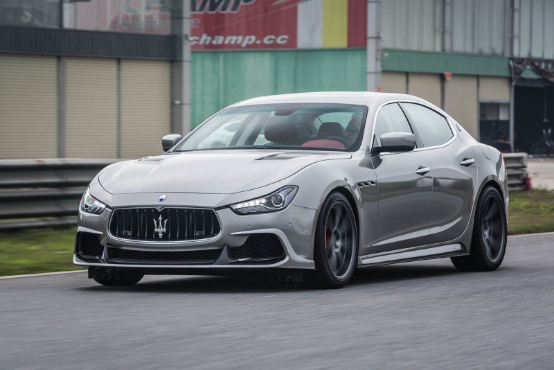 Hình ảnh Maserati Ghibli đa góc độ 9