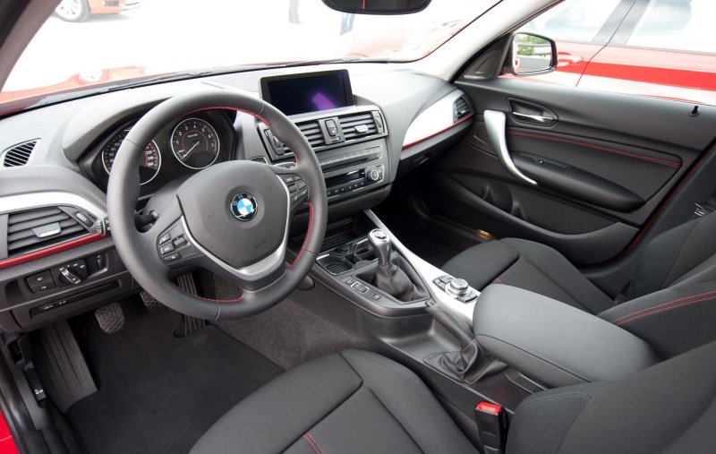 Hình ảnh nội thất sang trọng BMW 118i 4