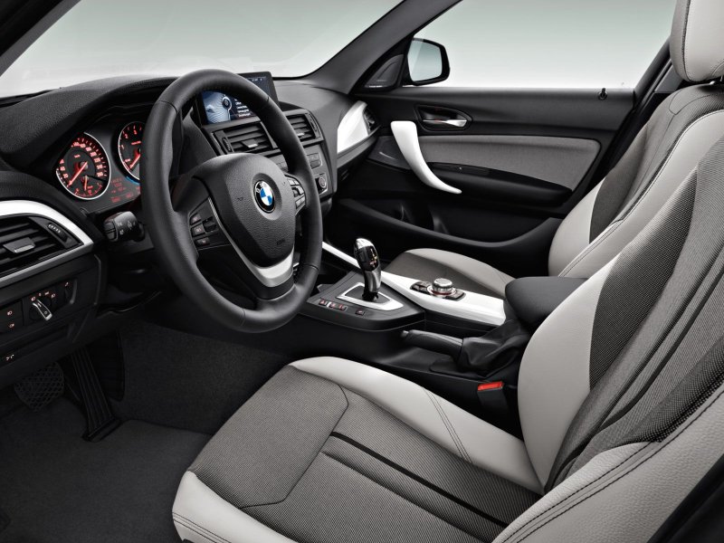 Hình ảnh nội thất sang trọng BMW 118i 8