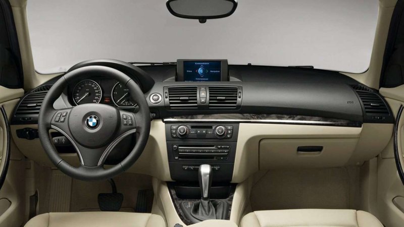 Hình ảnh nội thất sang trọng BMW 118i 11