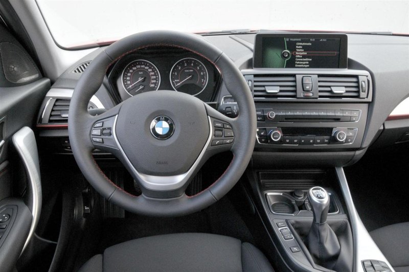 Hình ảnh nội thất sang trọng BMW 118i 13