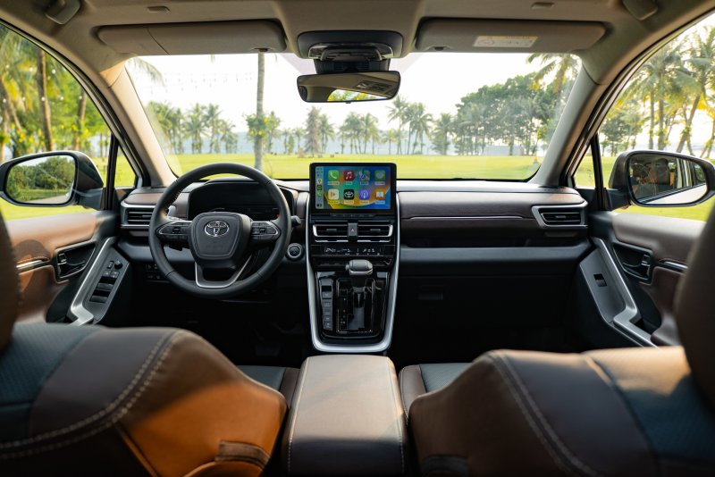 Hình ảnh nội thất Toyota Innova Cross cao cấp 23