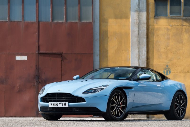 Hình ảnh xe Aston Martin DB11 thể thao và sang trọng 1