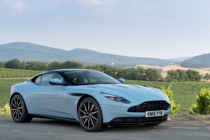 Hình ảnh xe Aston Martin DB11 thể thao và sang trọng 3