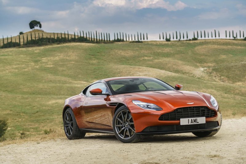 Hình ảnh xe Aston Martin DB11 thể thao và sang trọng 9