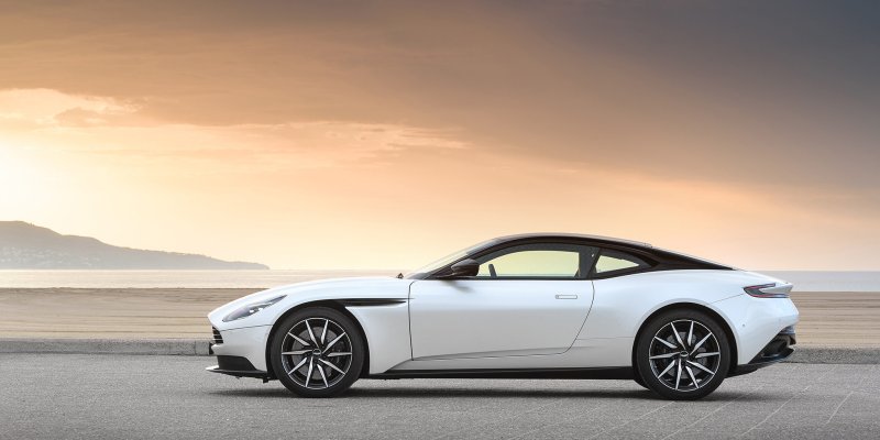 Hình ảnh xe Aston Martin DB11 thể thao và sang trọng 13