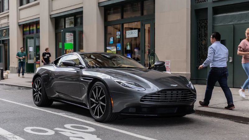 Hình ảnh xe Aston Martin DB11 thể thao và sang trọng 19