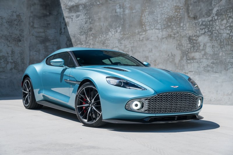 Hình ảnh xe Aston Martin Vanquish phong cách 2