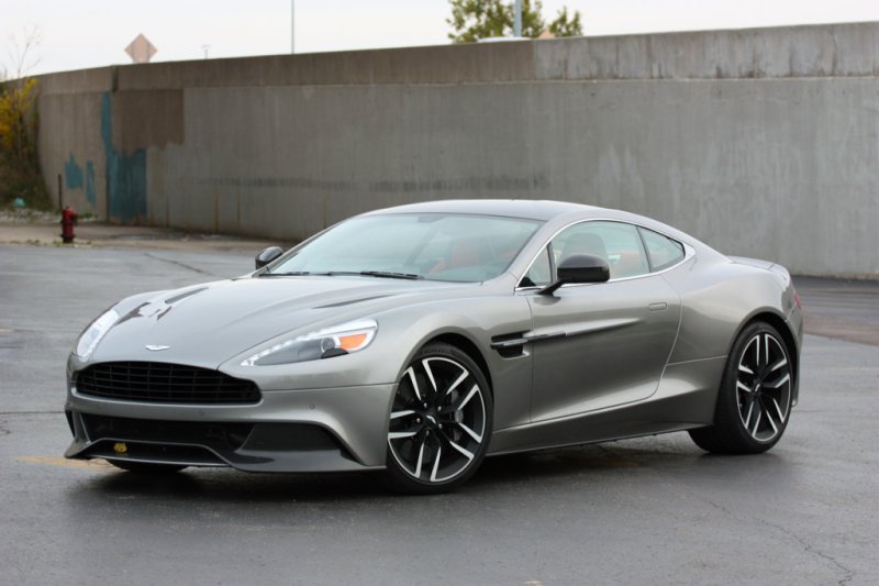 Hình ảnh xe Aston Martin Vanquish phong cách 3