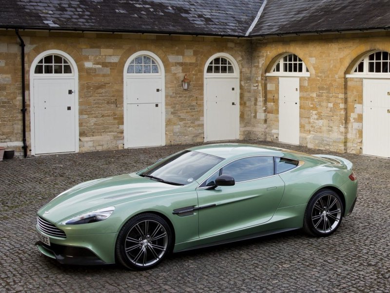 Hình ảnh xe Aston Martin Vanquish phong cách 5