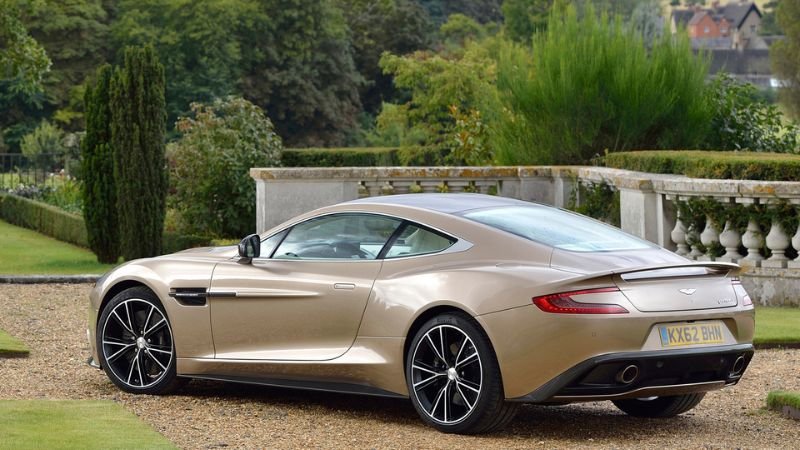 Hình ảnh xe Aston Martin Vanquish phong cách 8