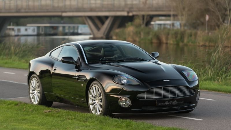 Hình ảnh xe Aston Martin Vanquish phong cách 13