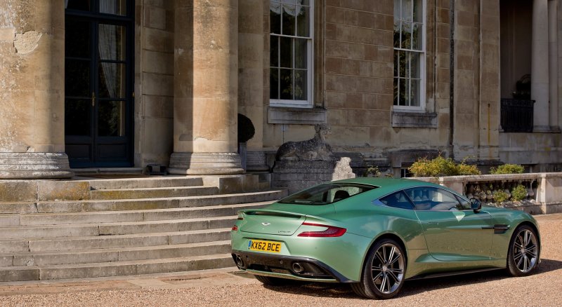 Hình ảnh xe Aston Martin Vanquish phong cách 15