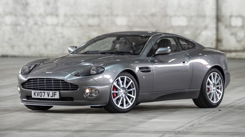 Hình ảnh xe Aston Martin Vanquish phong cách 16