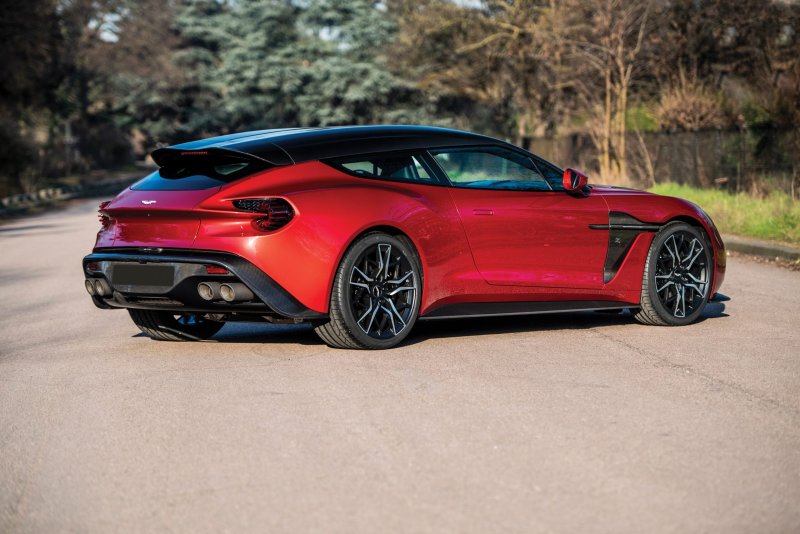 Hình ảnh xe Aston Martin Vanquish phong cách 24