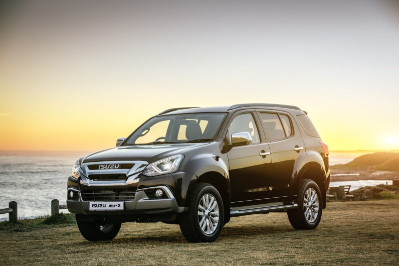 Hình ảnh xe Isuzu MU-X phong cách 7