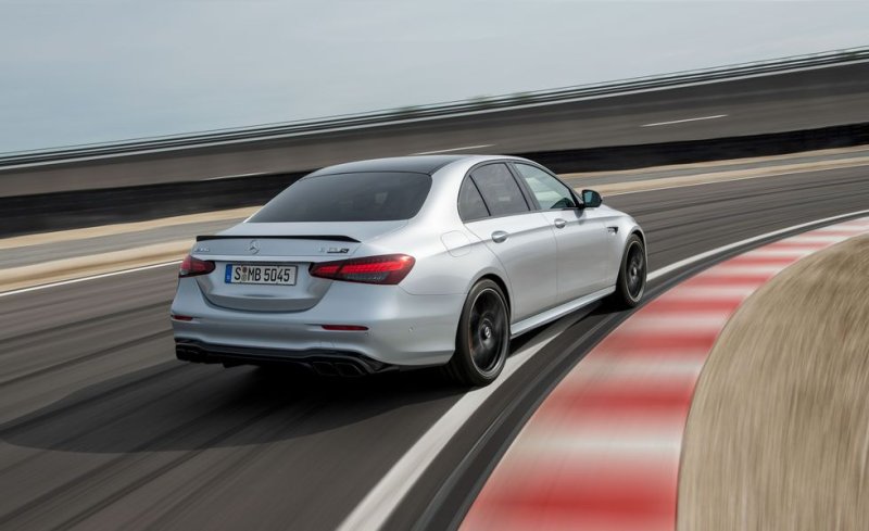 Hình ảnh xe Mercedes AMG E63 mới nhất 8