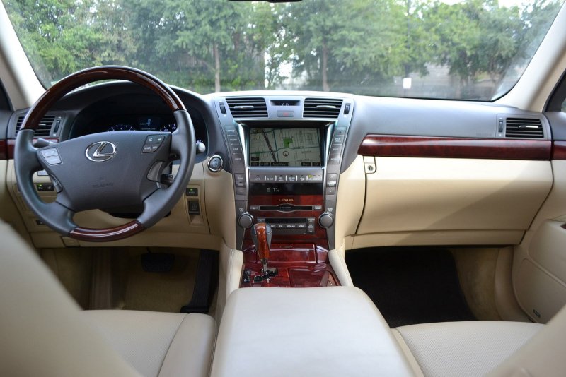 Hình Lexus LS460 đẹp từ mọi góc độ 1