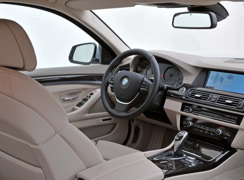 Hình nền BMW 528i cực đẹp dành cho máy tính 7