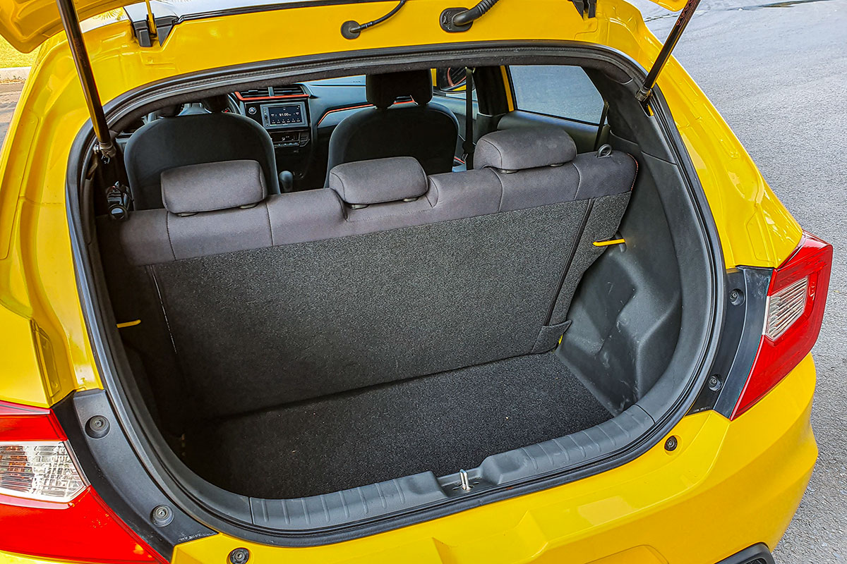 Hình nội thất sang trọng của xe ảnh xe Honda Brio 12