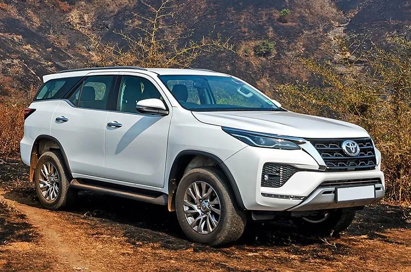 Hình xe Fortuner 2.4AT 4x2 phong cách sang trọng 13