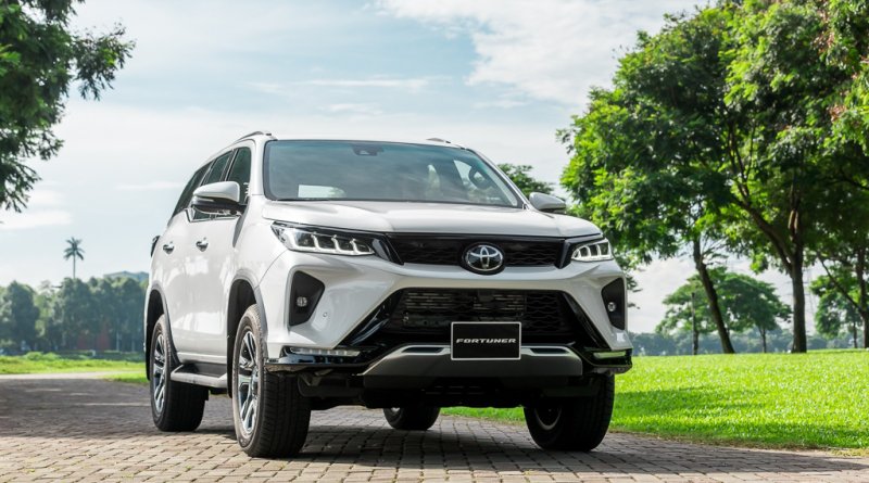 Hình xe Fortuner 2.4AT 4x2 phong cách sang trọng 14