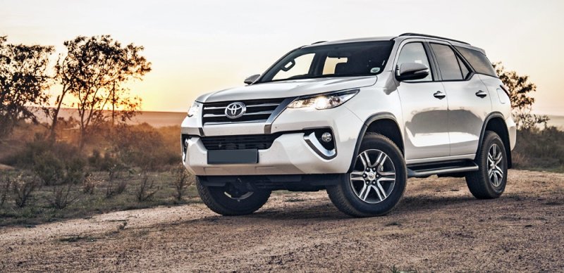 Hình xe Fortuner 2.4AT 4x2 phong cách sang trọng 20