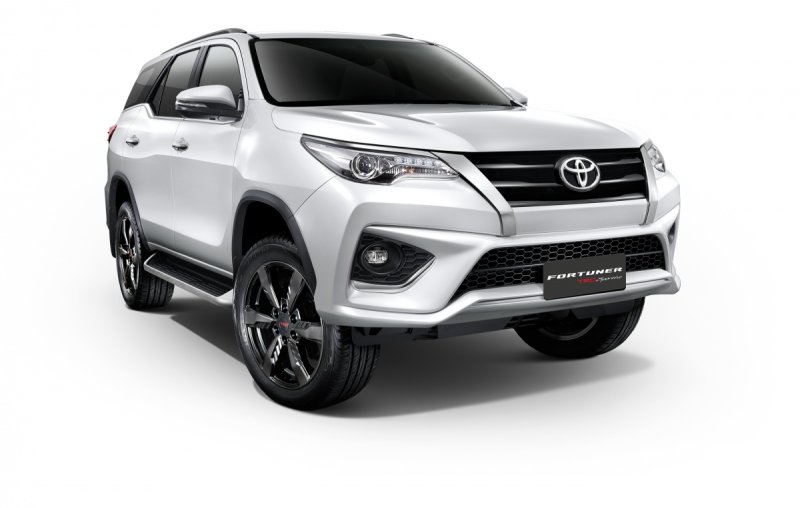 Hình xe Fortuner 2.4AT 4x2 phong cách sang trọng 22