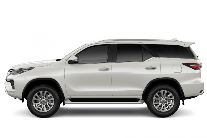 Hình xe Fortuner 2.4AT 4x2 phong cách sang trọng 23