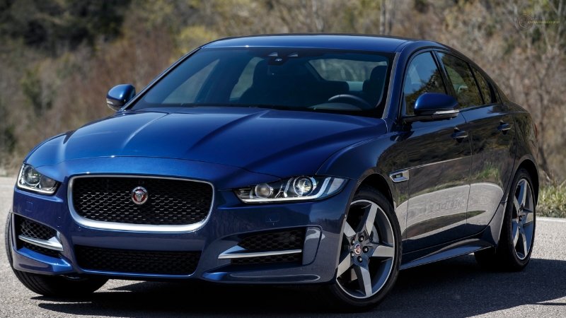 Jaguar XE 02