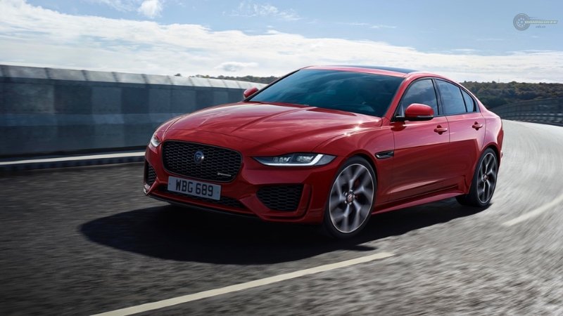 Jaguar XE 04