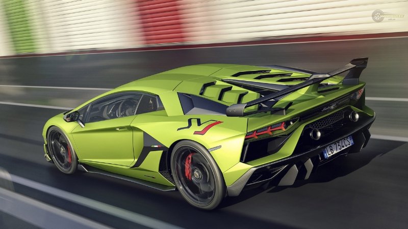 Lamborghini Aventador 04