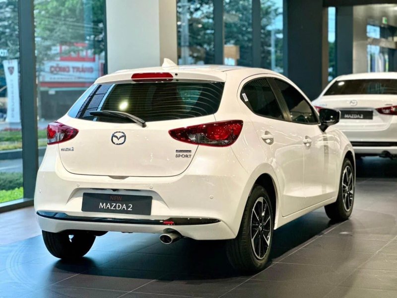 Ngắm nhìn chi tiết ngoại thất của dòng xe Mazda 2 Hatchback 11