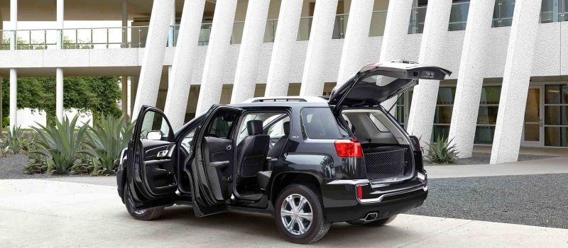 Ngắm nhìn từ trong ra ngoài của xe GMC Terrain SLE/SLT 10