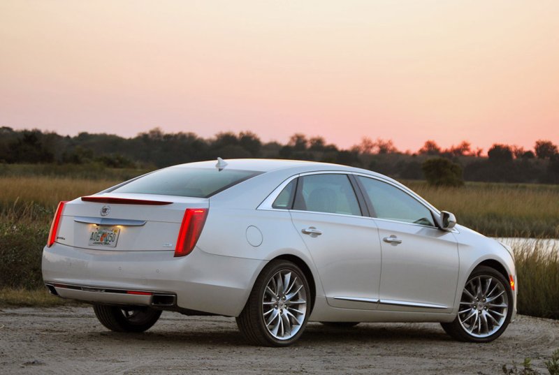 Ngoại thất bắt mắt của xe Cadillac XTS 9