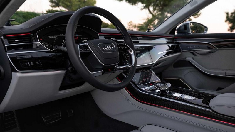 Nội thất sang trọng của xe Audi S8 7