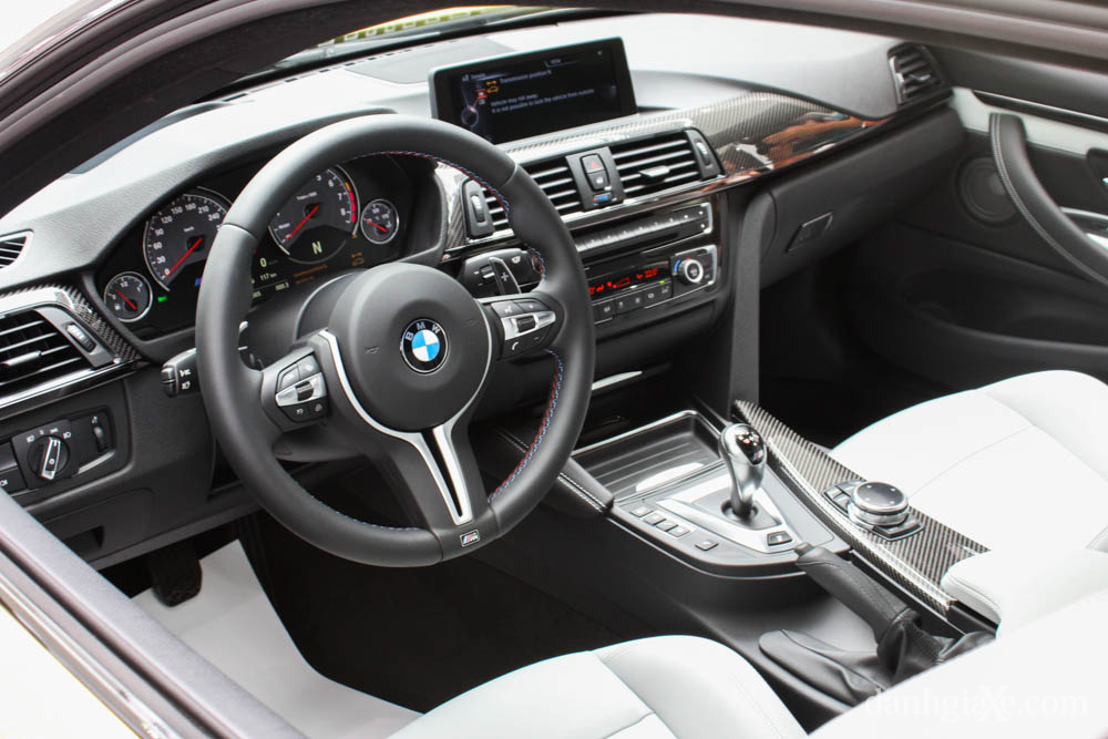 Nội thất sang trọng của xe BMW M4 11