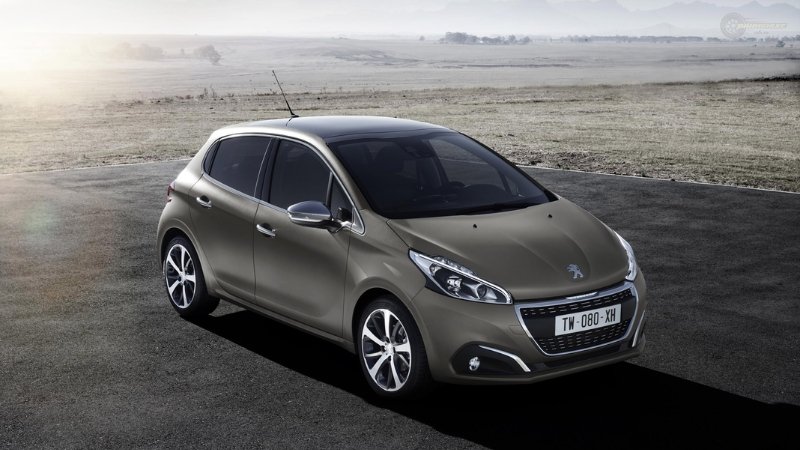 Peugeot 208 03