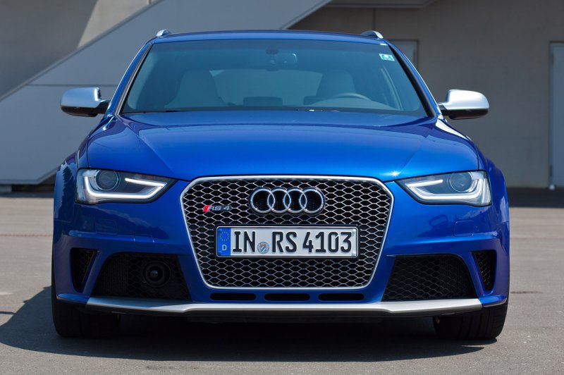 Tải ảnh Audi RS4 đẹp lung linh 10