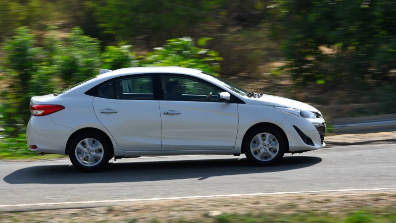 Tải ảnh Toyota Yaris CVT đẹp full HD 23