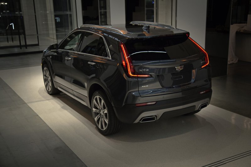 Tải ảnh xe Cadillac XT4 đa dạng 9