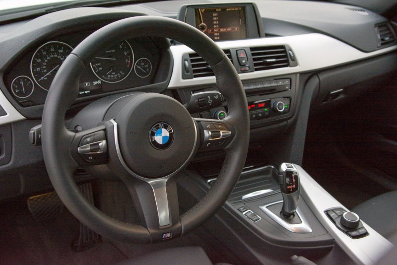 Tải hình ảnh đẹp xe BMW 320i miễn phí 14