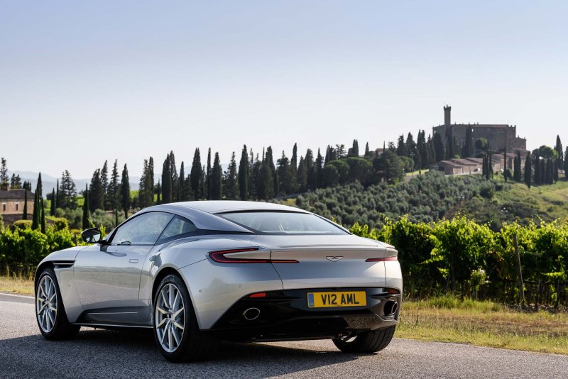 Tải hình ảnh xe Aston Martin DB11 chất lượng cao 8