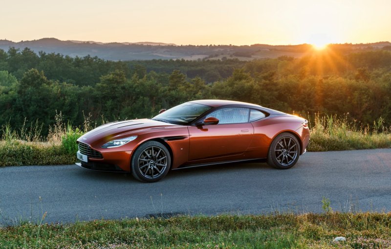 Tải hình ảnh xe Aston Martin DB11 chất lượng cao 18