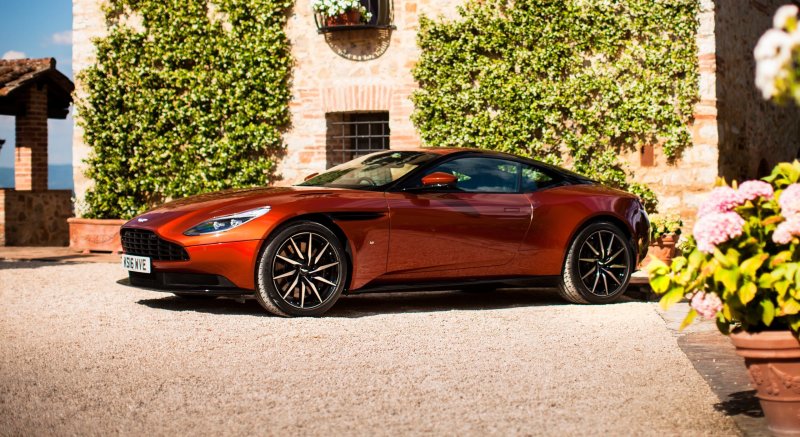 Tải hình ảnh xe Aston Martin DB11 chất lượng cao 19