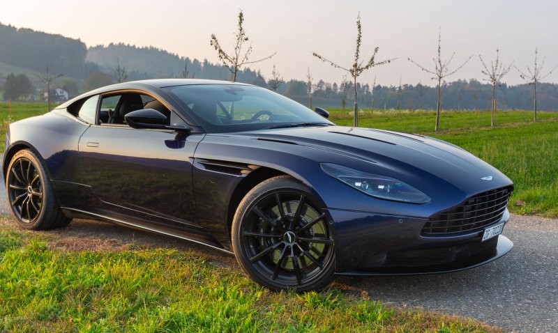 Tải hình ảnh xe Aston Martin DB11 chất lượng cao 22