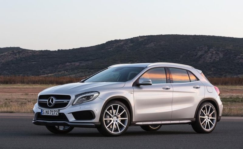 Tải hình ảnh xe Mercedes-AMG GLA 45 độ phân giải cao 3