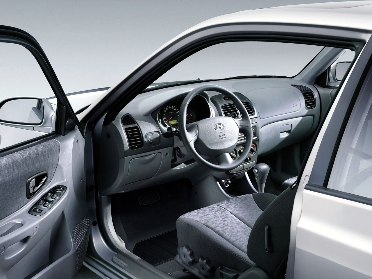 Thiết kế nội thất tinh tế của xe Hyundai Accent 18