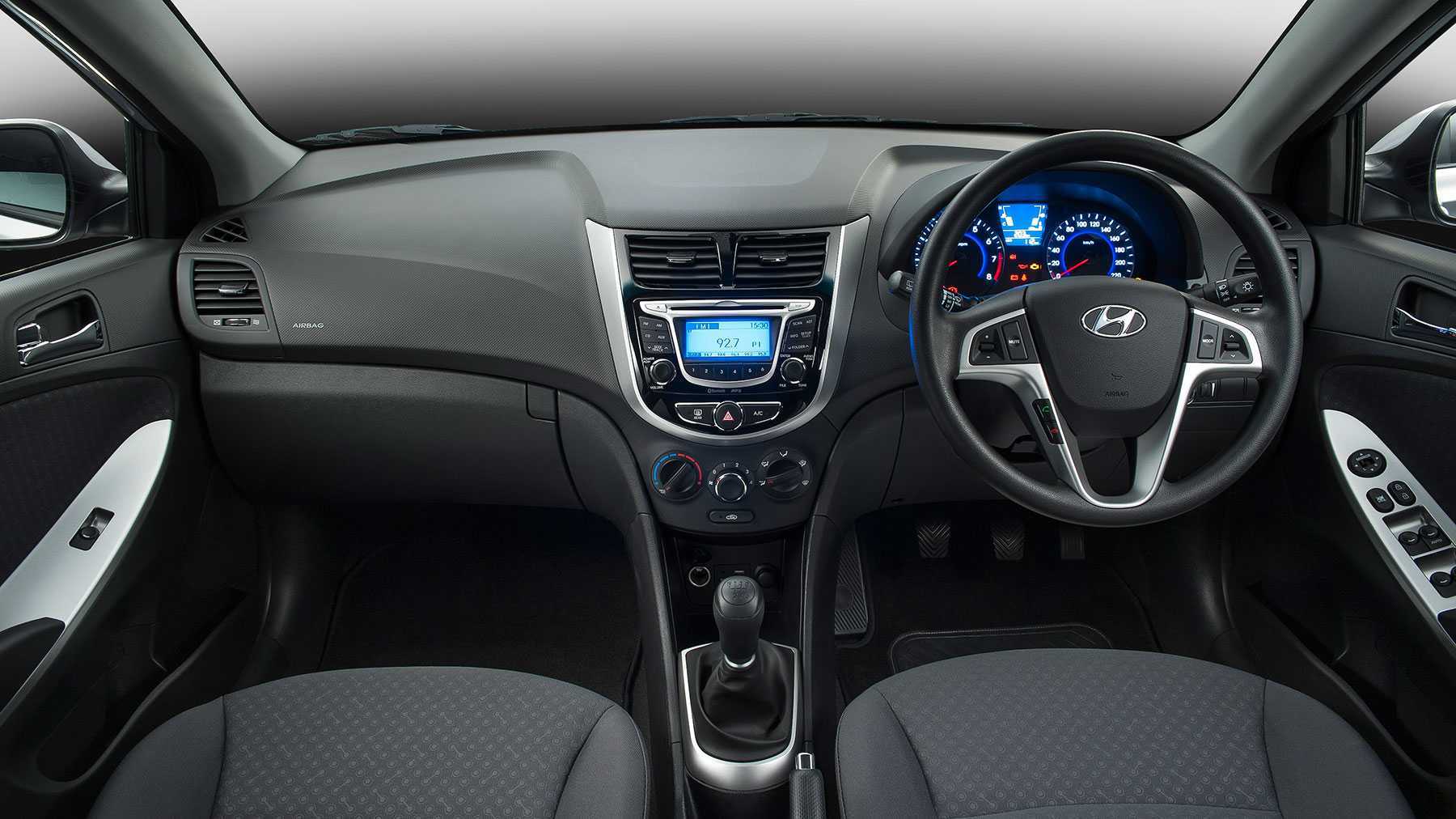 Thiết kế nội thất tinh tế của xe Hyundai Accent 1