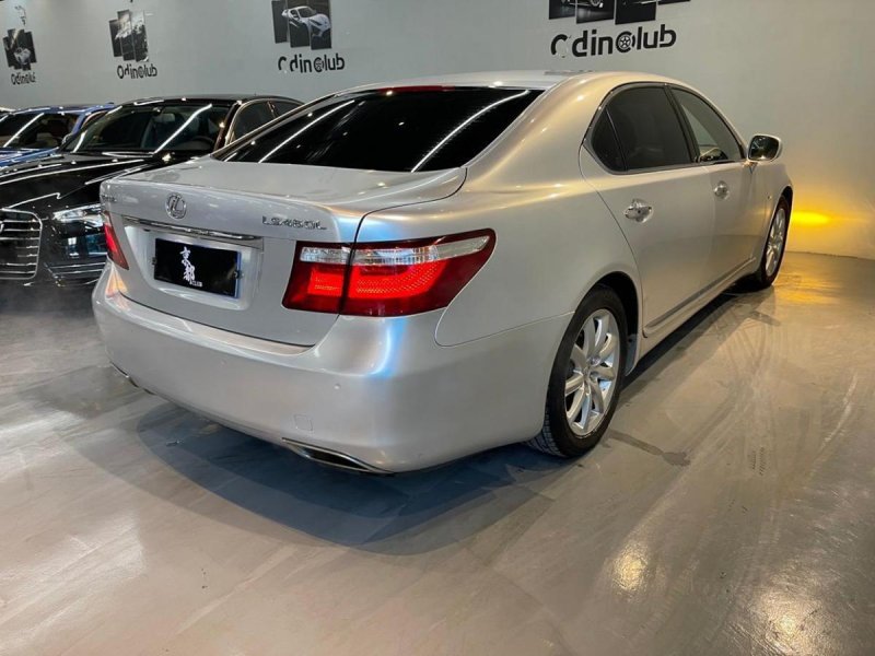 Thư viện hình Lexus LS460 đẹp nhất 26